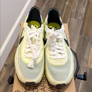 Nike Men's Sneakers in White and Yellow